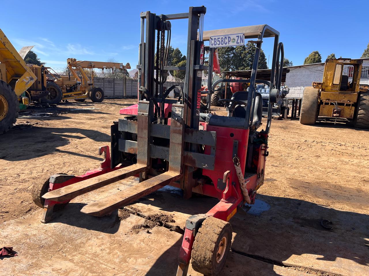 04efb01c-4ca6-4dfe-8e4c-ecf876226243 2018 Moffett M4 20.3 Piggyback Forklift 2 Ton - Image 1