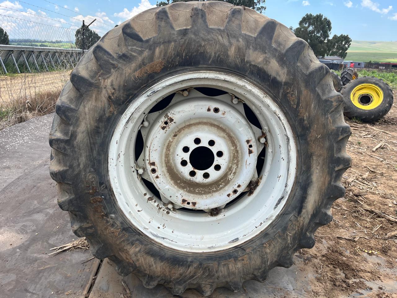 91ac16f9-fa93-4bec-a69f-aff026ff6826 Pirelli Tyre with Rim 18.4-34 - Image 1