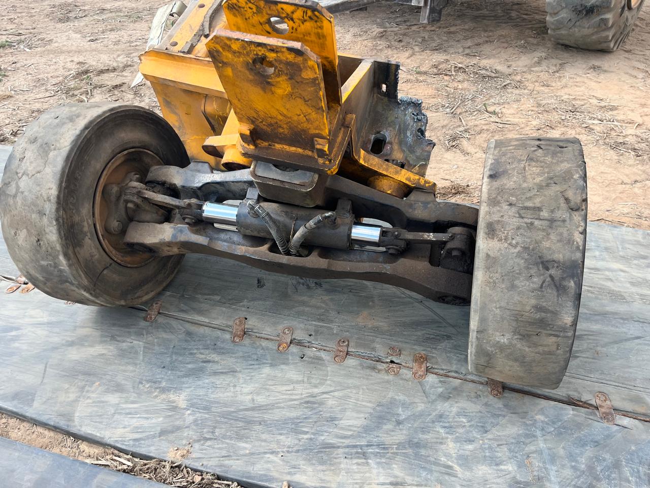 WhatsApp-Image-2026-02-10-at-15.16.38 Rear Steering Axle With Solid Wheels - Image 1