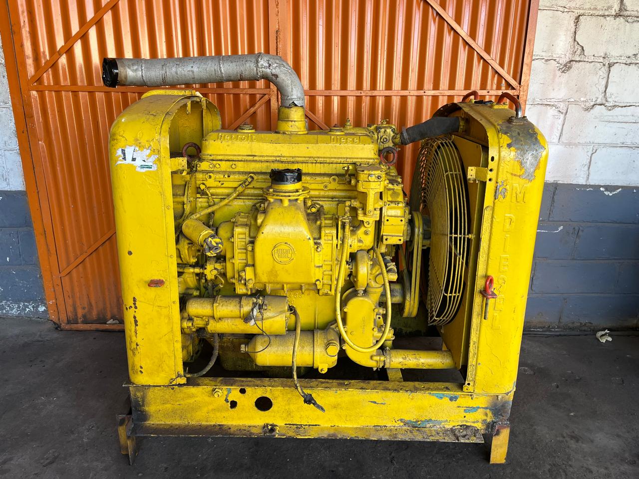 d9407f7f-4582-4897-8d86-a81e0456c18f Detroit 4-71 Engine - Image 1